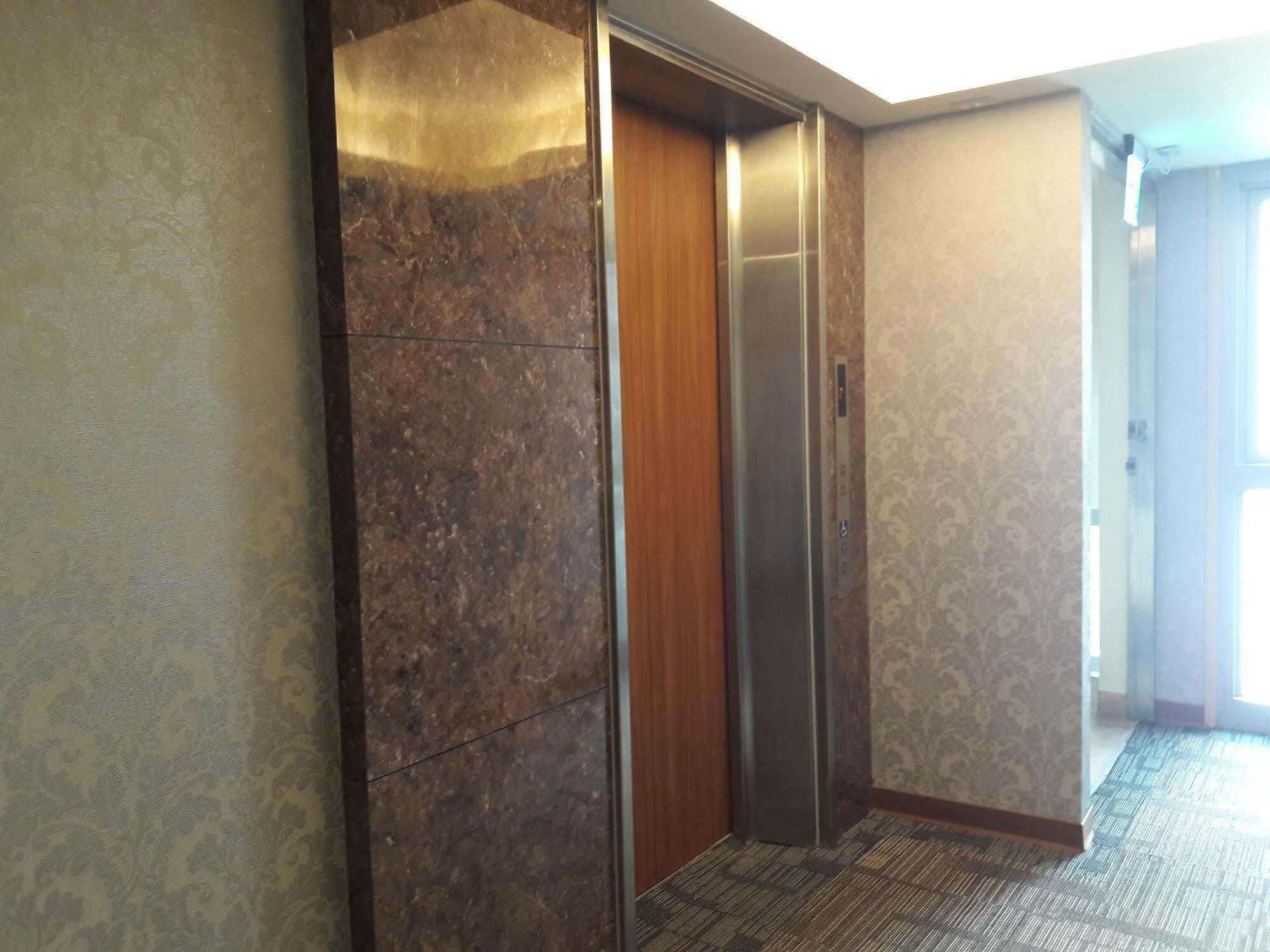 Mei Hotel Taichung Exteriör bild