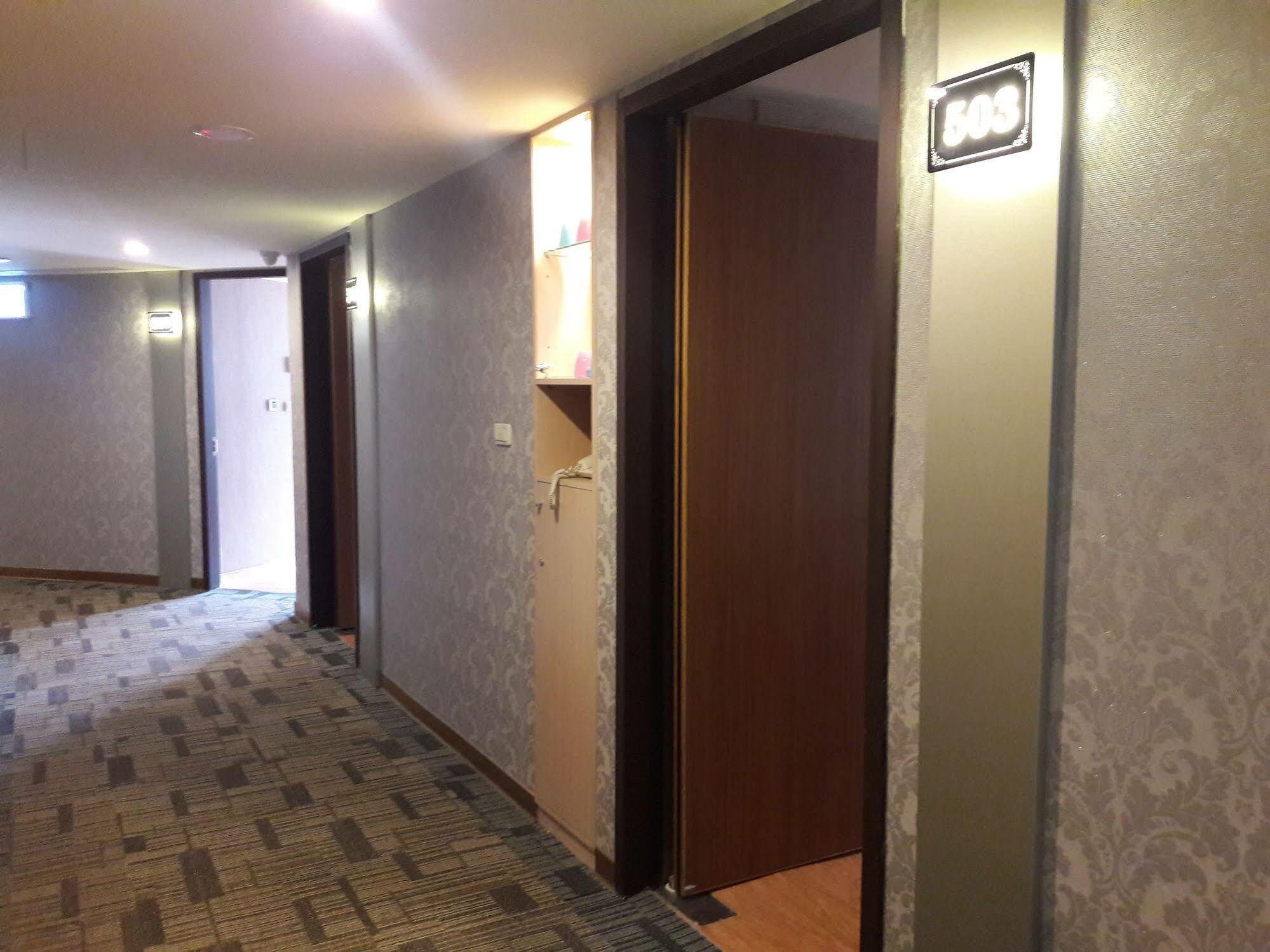 Mei Hotel Taichung Exteriör bild